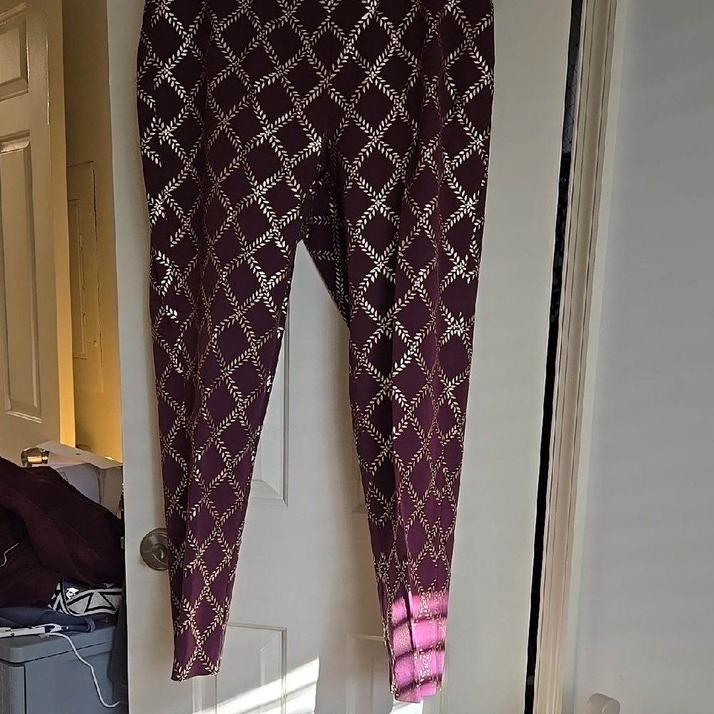 Maroon And Gold 24/7 Stretch Ankle Pant.